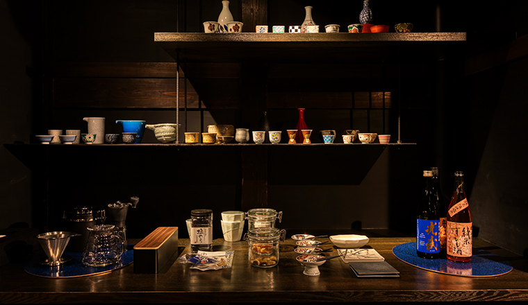 A Japanese sake bar to enjoy the local flavors.