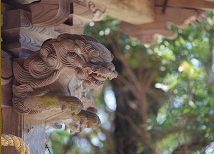 タクシーで 少し離れた神社へ。